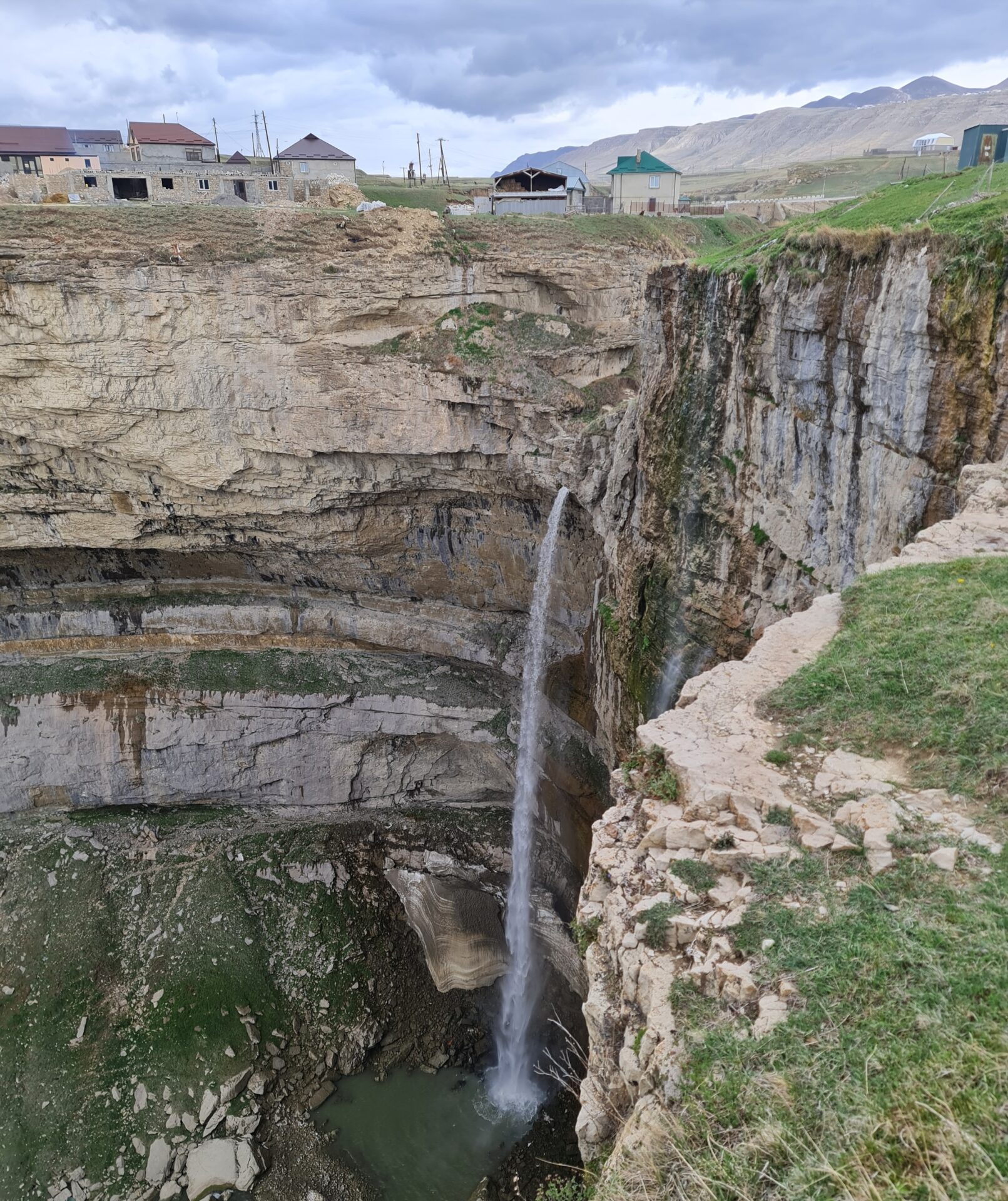 Хунзахское плато и водопады, Каменная чаша, Мочохское озеро — забронировать  экскурсию онлайн | CronTravel
