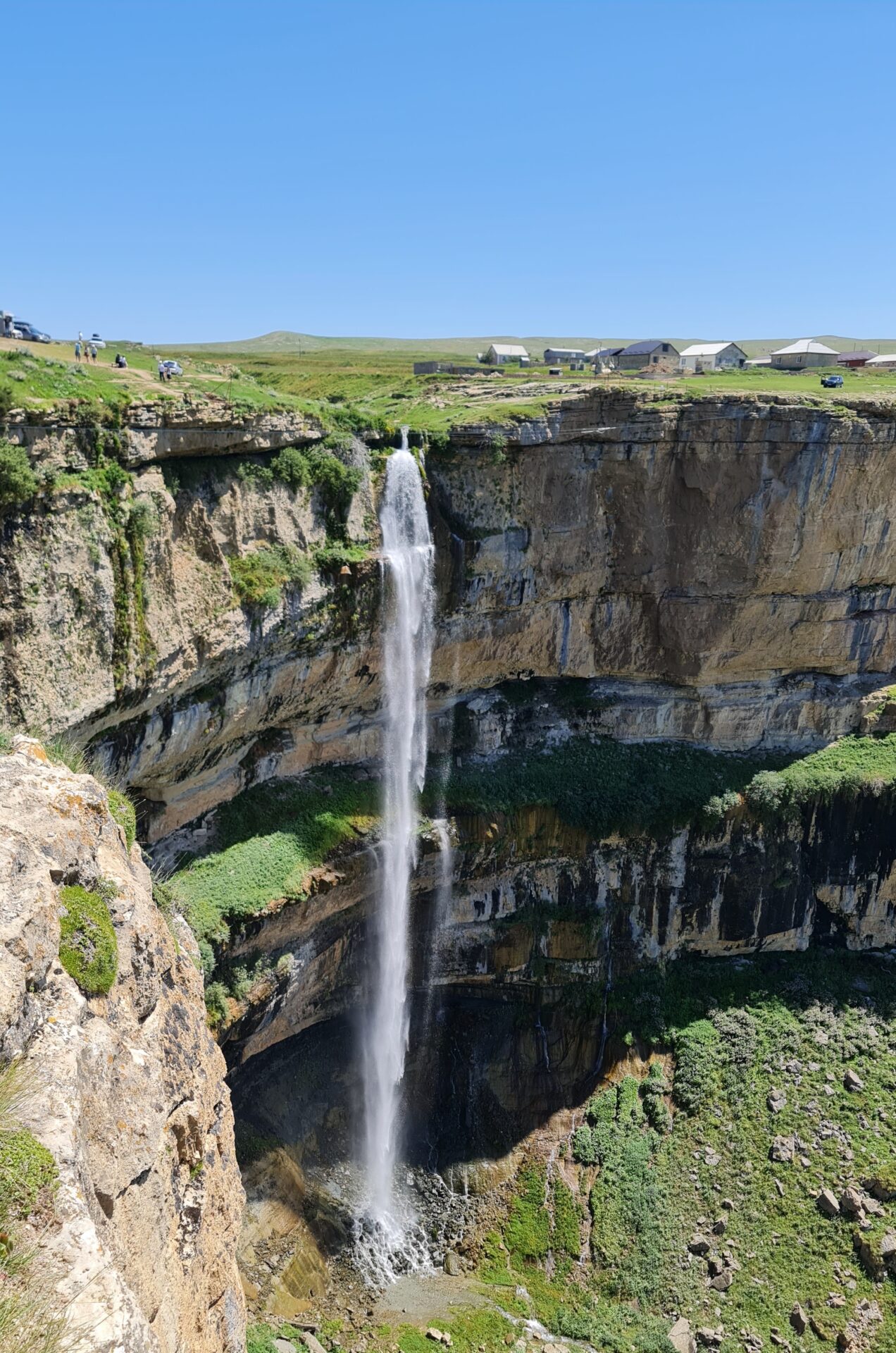 Хунзахское плато и водопады, Каменная чаша, Мочохское озеро — забронировать  экскурсию онлайн | CronTravel